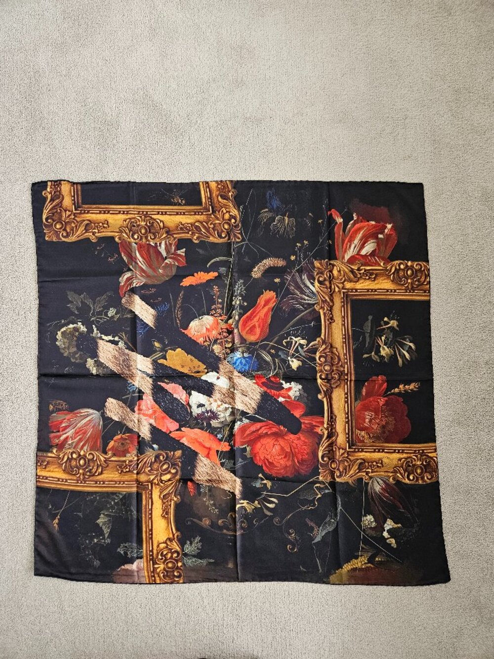 Elegant silk twill square 90cms